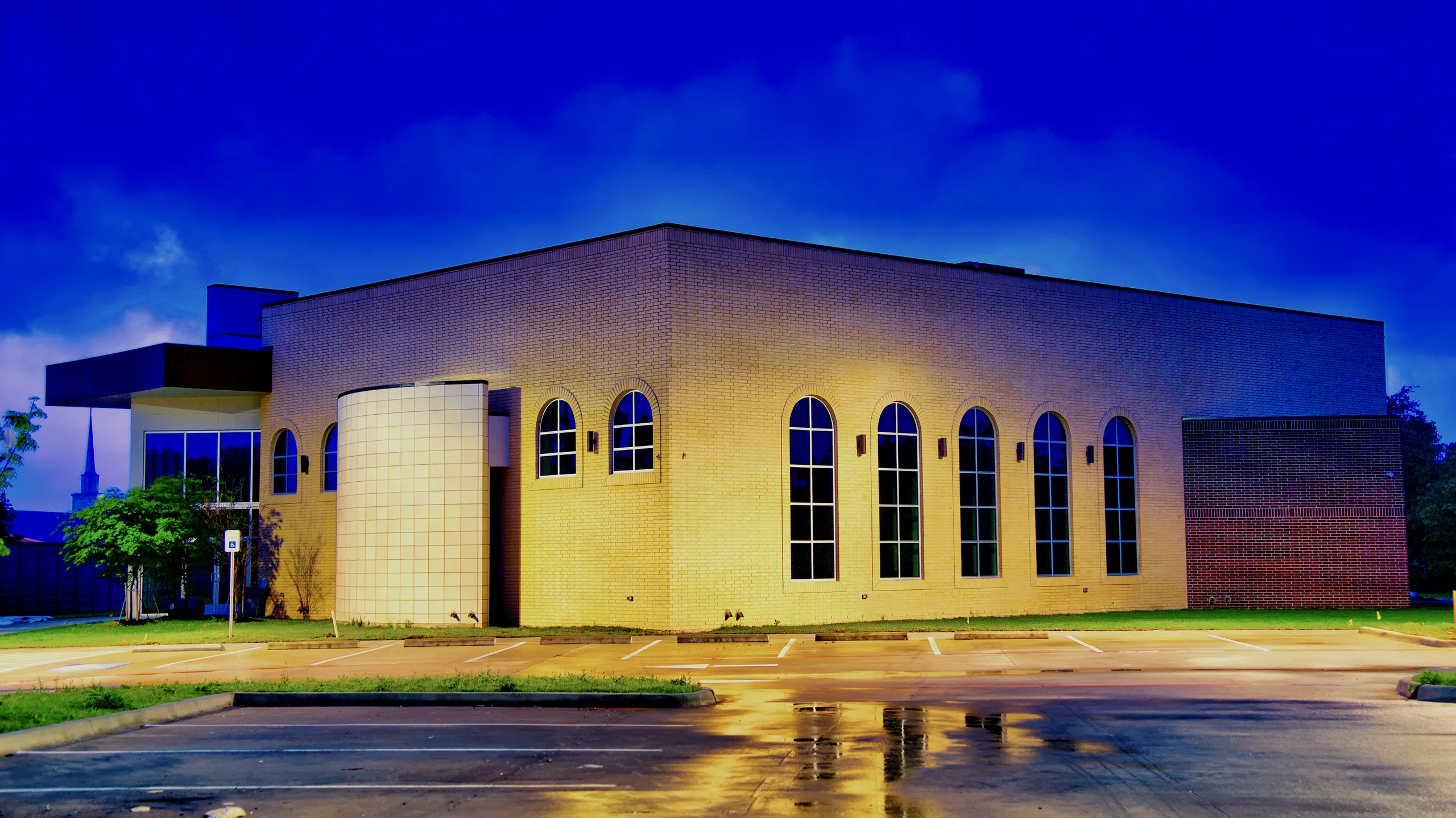 IALFM Masjid at dusk
